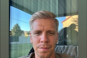 亚马尔调侃什琴斯尼金发：这发型不赖，排名第二仅次于我