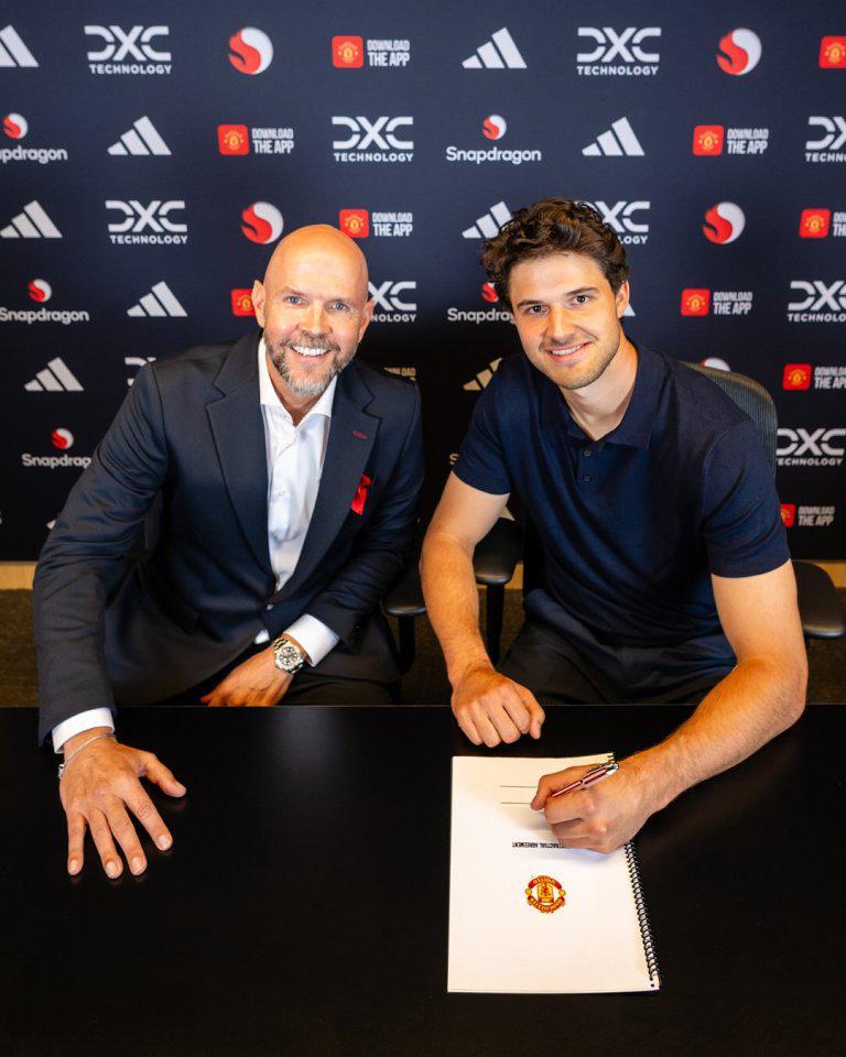 拉曼斯经纪人撞脸滕哈赫引发曼联球迷调侃：腾嗨千万别回来