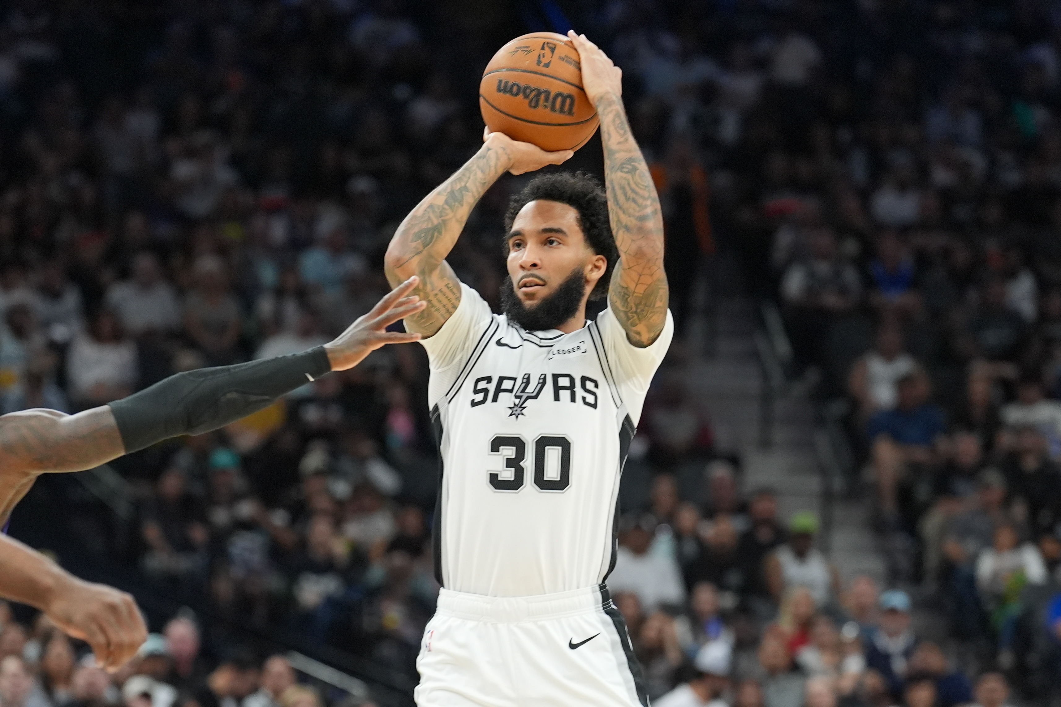 开云电子-活力十足！文班跳投没有 尚帕尼底线起飞双手补扣